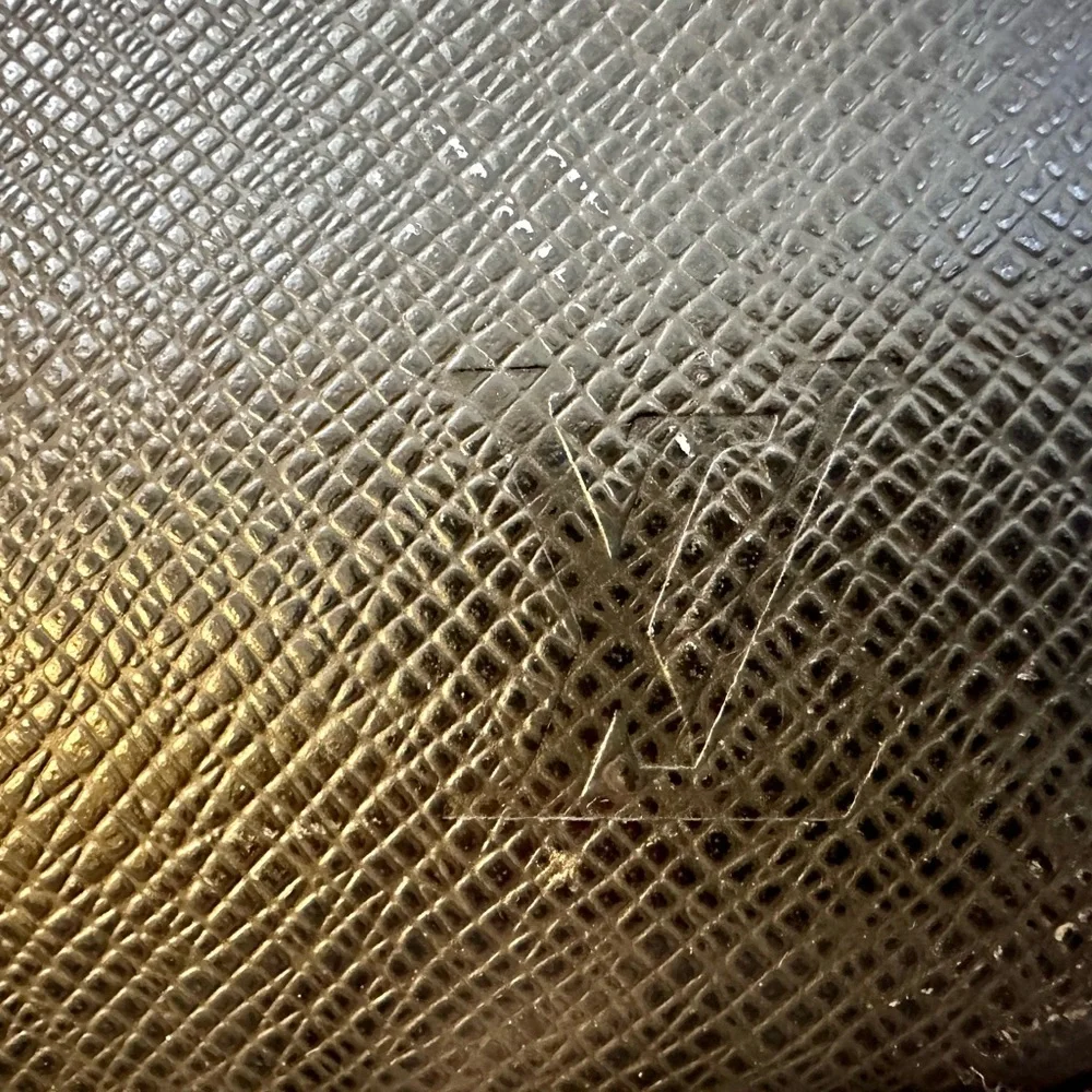 Auth‎ Louis Vuitton Black Taiga Porto Document Angara